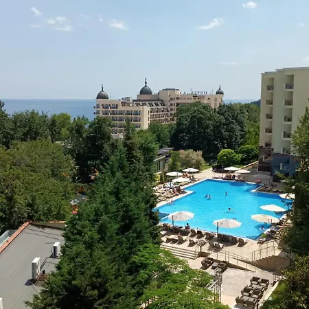 Golden Line Private Aparthotel 4*